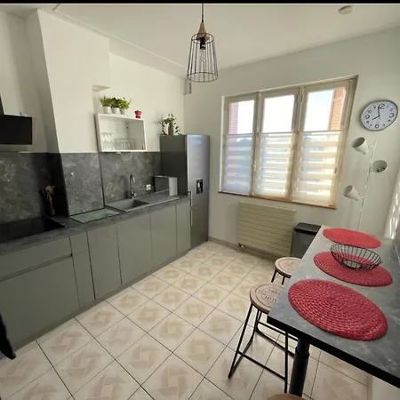 Tres Grand A 10 Min A Pied Du Centre *